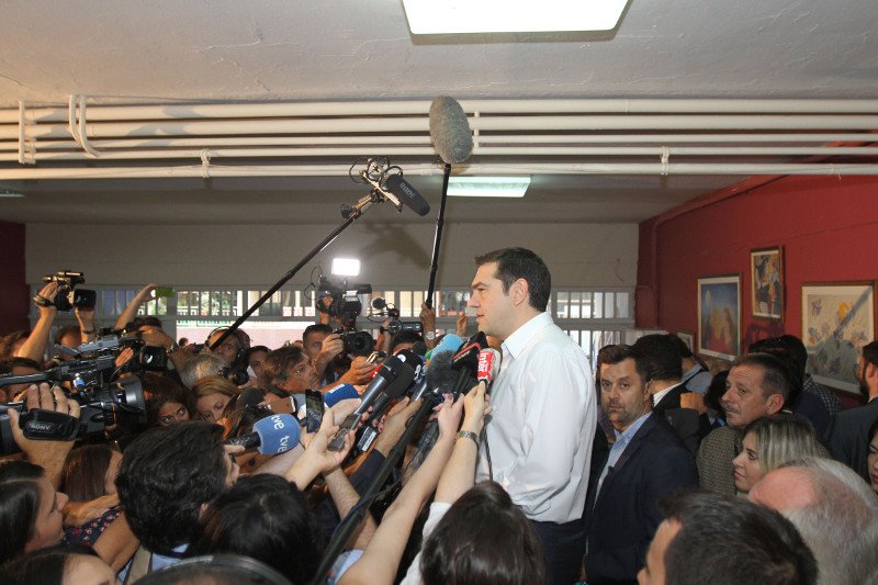 Οι αρχηγοί στις κάλπες, όλα τα παραλειπόμενα -Η Φώφη με τα παιδάκια της στο παραβάν, οι ρακές του Καμμένου, το... χαμένο ψηφοδέλτιο του Ποταμιού [εικόνες] | iefimerida.gr 3