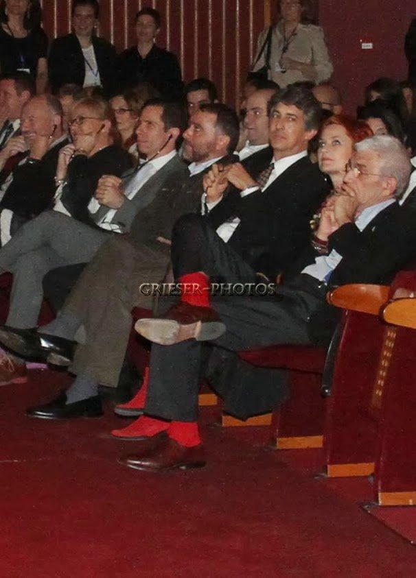 Ο Μπουτάρης και οι αγαπημένες του κατακόκκινες κάλτσες [εικόνες] | iefimerida.gr 0