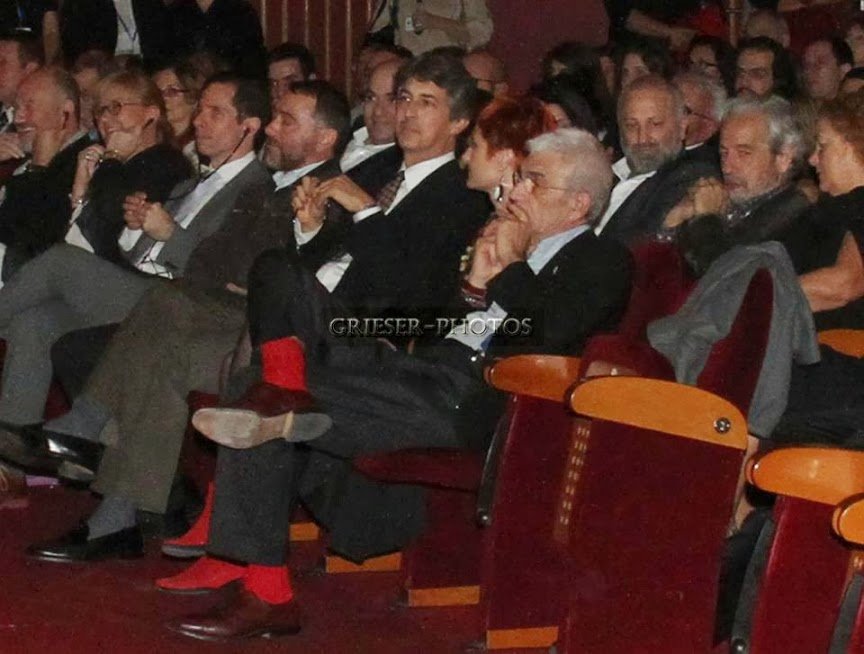 Ο Μπουτάρης και οι αγαπημένες του κατακόκκινες κάλτσες [εικόνες] | iefimerida.gr 1