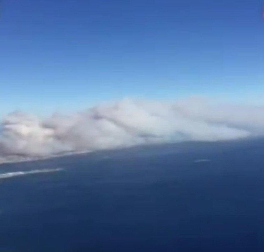 Σαρωνίδα: Εφτασε στην παραλία η μεγάλη φωτιά -Απειλούνται σπίτια [αποκλειστικές εικόνες & βίντεο] | iefimerida.gr 23