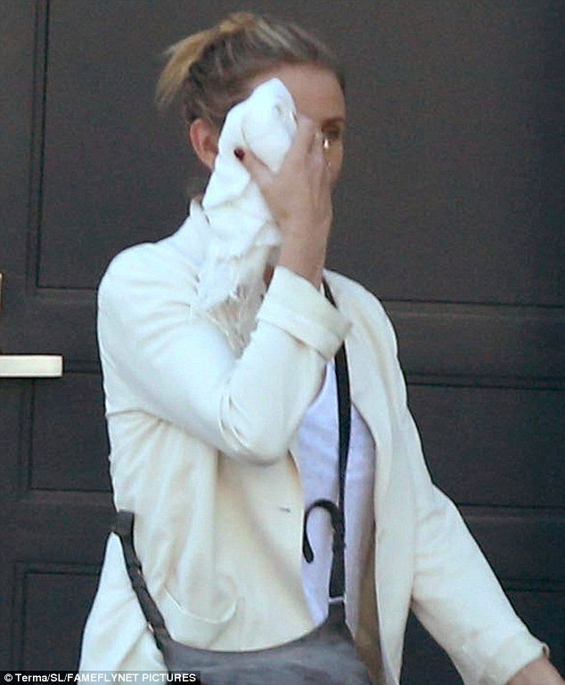 Η Κάμερον Ντίαζ κρύβεται μετά από επίσκεψη στον πλαστικό χειρουργό [εικόνες] | iefimerida.gr 0