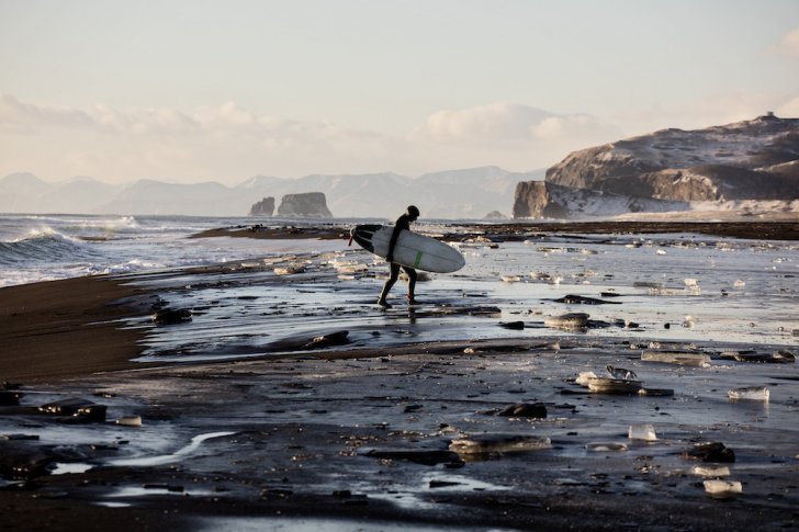 Σέρφινγκ στη Σιβηρία τον χειμώνα -Ο νέος προορισμός-φετίχ [εικόνες & βίντεο] | iefimerida.gr 1