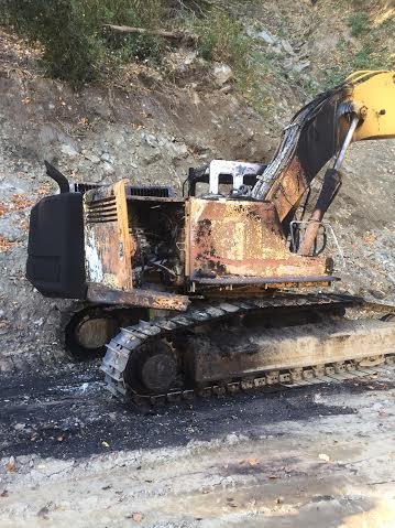 Εμπρηστική επίθεση στην «Ελληνικός Χρυσός» στη Χαλκιδική -Εκαψαν δύο μηχανήματα έργων της εταιρείας [εικόνες] | iefimerida.gr 0