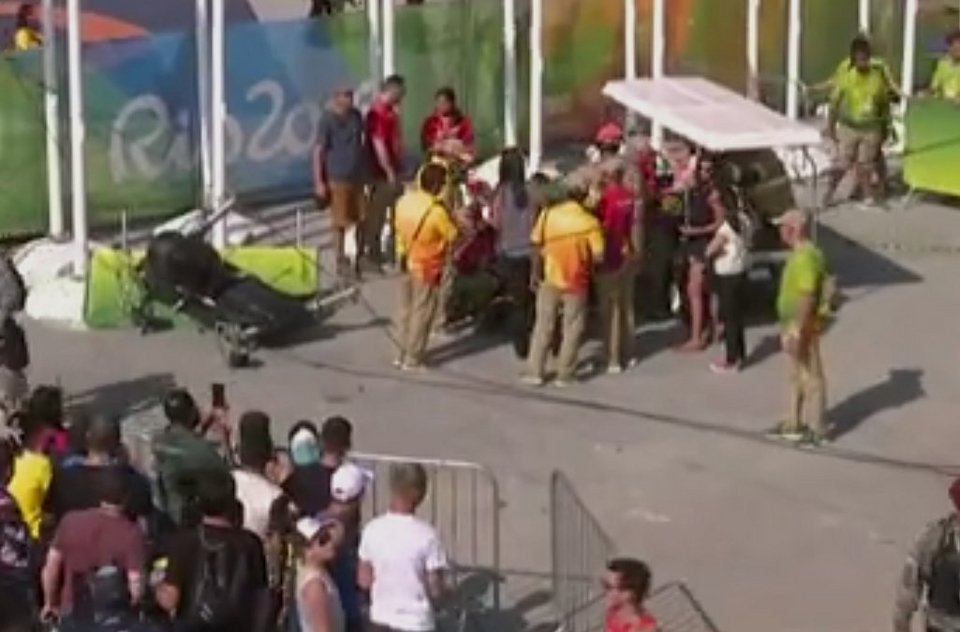 Ρίο: Επεσε τηλεοπτική κάμερα και τραυμάτισε δύο ανθρώπους [εικόνες] | iefimerida.gr 0