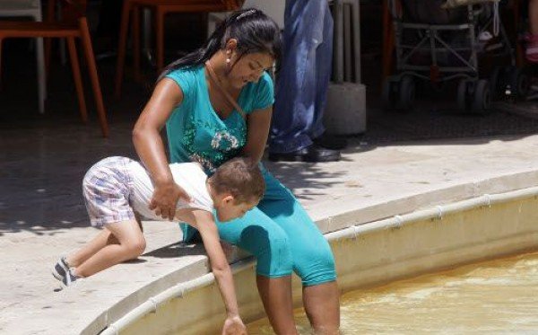 O καύσωνας παρέλυσε την Ελλάδα ως την Κρήτη -Ζορίζονται και οι τουρίστες [εικόνες] | iefimerida.gr 2