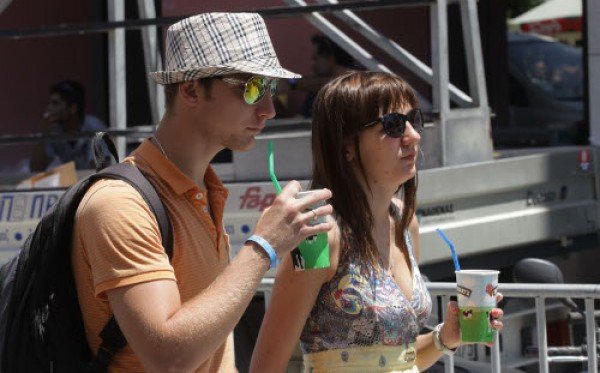 O καύσωνας παρέλυσε την Ελλάδα ως την Κρήτη -Ζορίζονται και οι τουρίστες [εικόνες] | iefimerida.gr 1