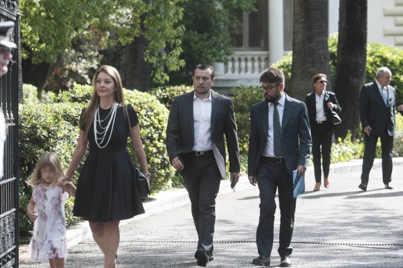 Ο διάλογος Τσίπρα με την κόρη Καμμένου - Η απάντηση της 3χρονης που τον αποστόμωσε [εικόνες] | iefimerida.gr 5