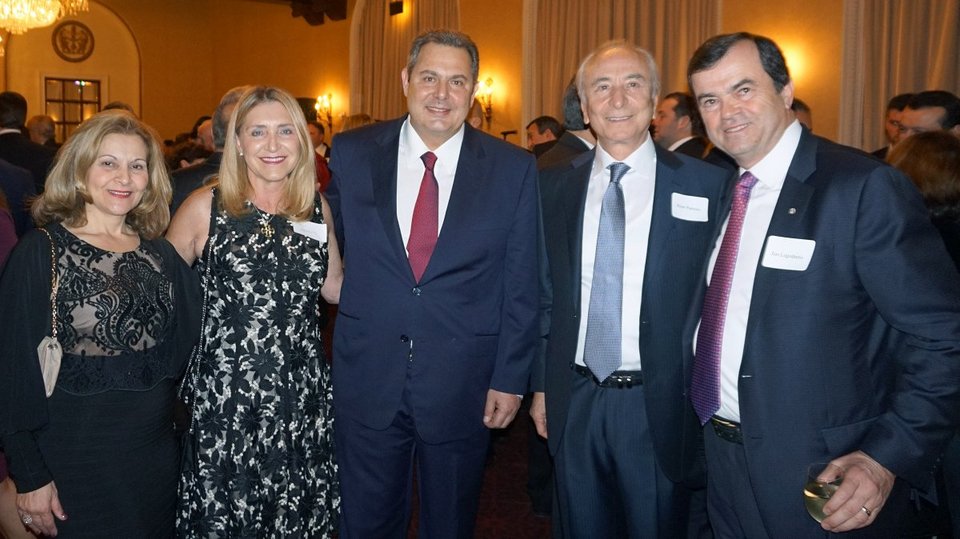 Ο Πάνος Καμμένος διαβάζει τα «Νέα» καθ' οδόν προς ΗΠΑ, με τον Νίκο Παππά [εικόνες] | iefimerida.gr 3