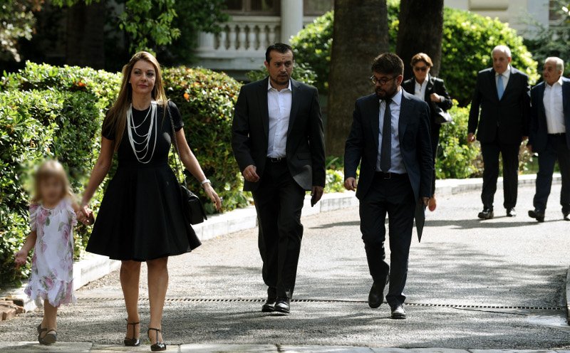 Ο διάλογος Τσίπρα με την κόρη Καμμένου - Η απάντηση της 3χρονης που τον αποστόμωσε [εικόνες] | iefimerida.gr 8