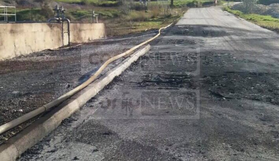 Κέρκυρα: Εκαψαν κτίριο και ηλεκτρογεννήτρια  στον ΧΥΤΑ Λευκίμμης [εικόνες] | iefimerida.gr 1