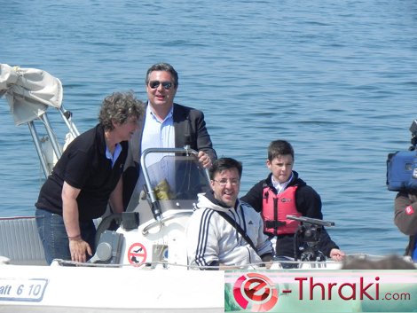 Ο Καμμένος στη Σαμοθράκη με φουσκωτό ιδιώτη και καπετάνιο τον ίδιο [εικόνες] | iefimerida.gr 0