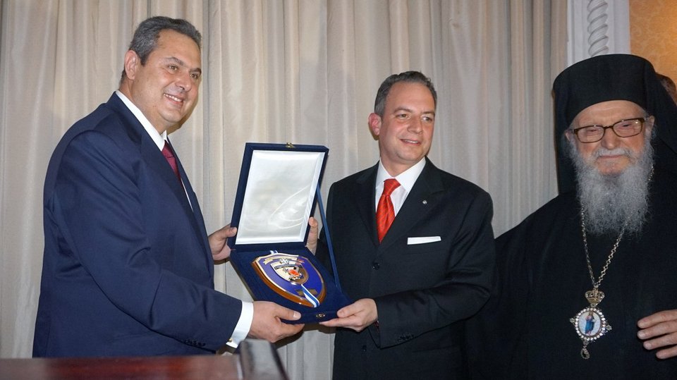 Ο Πάνος Καμμένος διαβάζει τα «Νέα» καθ' οδόν προς ΗΠΑ, με τον Νίκο Παππά [εικόνες] | iefimerida.gr 2