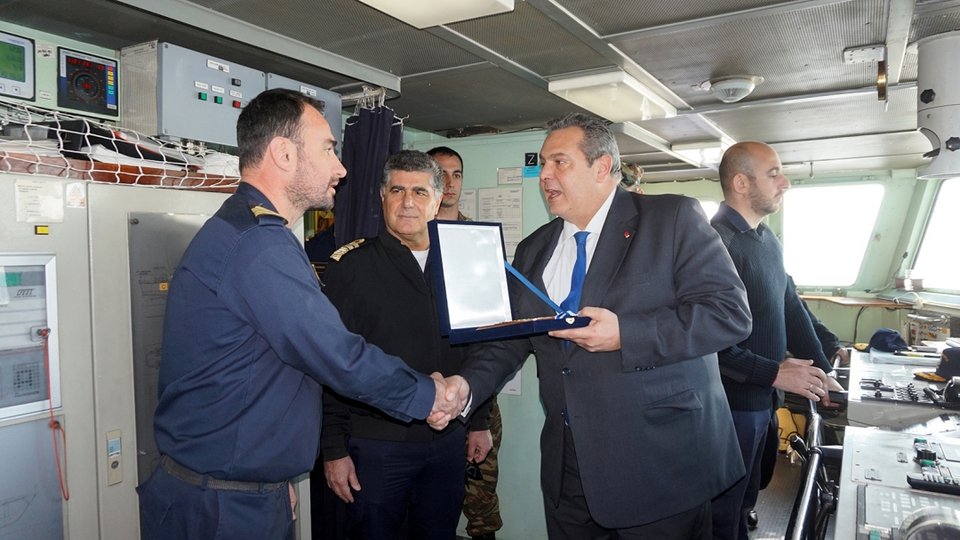 Hurriyet: Τουρκικά πλοία εμπόδισαν τον Καμμένο να προσεγγίσει τα Ιμια [εικόνες & βίντεο] | iefimerida.gr 2