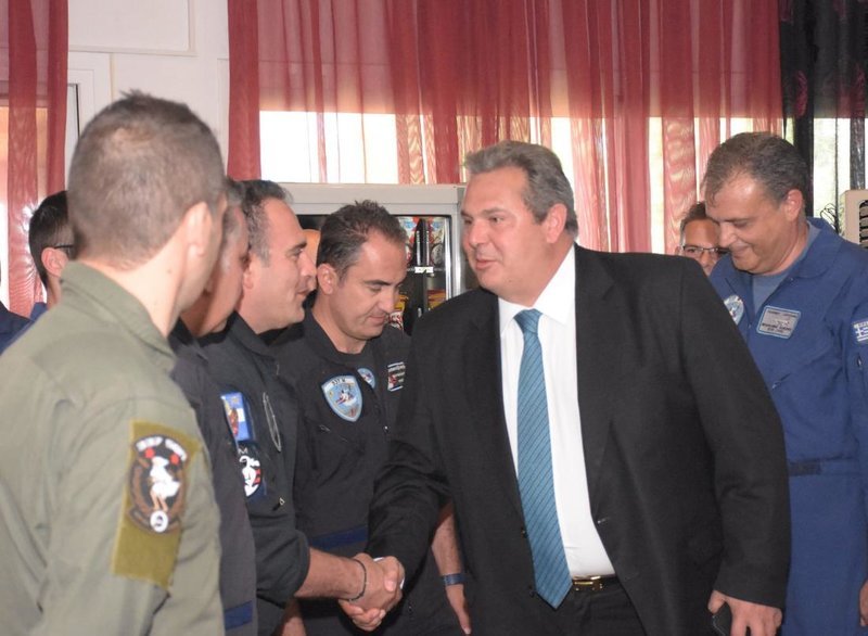 Καμμένος-Πάιατ επισκέφθηκαν την 110 Πτέρυγα Μάχης στη Λάρισα | iefimerida.gr 2