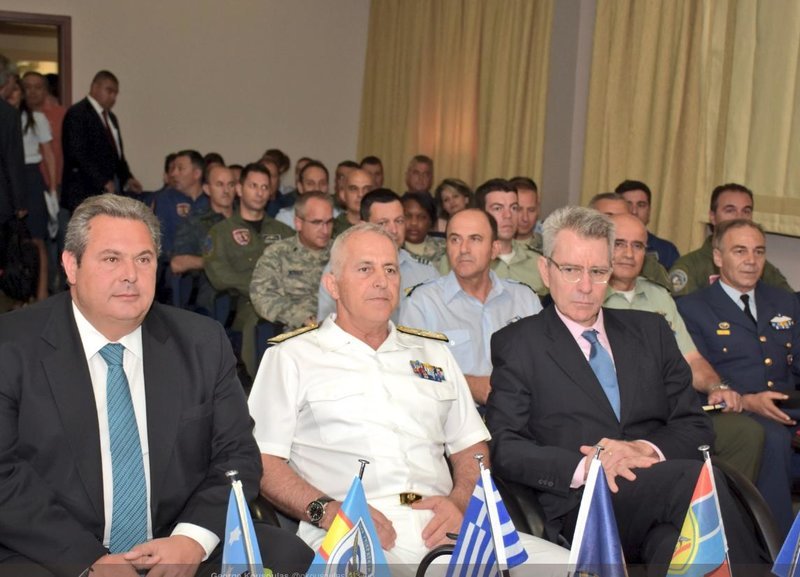 Καμμένος-Πάιατ επισκέφθηκαν την 110 Πτέρυγα Μάχης στη Λάρισα | iefimerida.gr 4