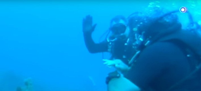 Δείτε τον Πάνο Καμμένο να πιλοτάρει στρατιωτικό ελικόπτερο και να κάνει κατάδυση [βίντεο] | iefimerida.gr 3