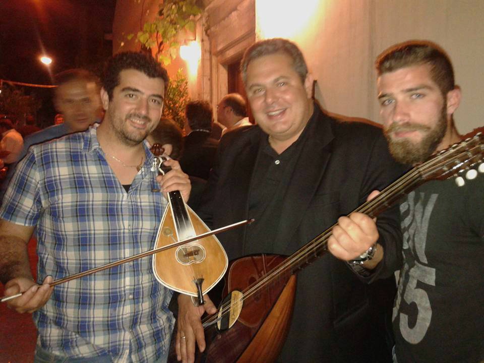 Ο Καμμένος παίζει λαούτο στα Χανιά [εικόνες] | iefimerida.gr 0