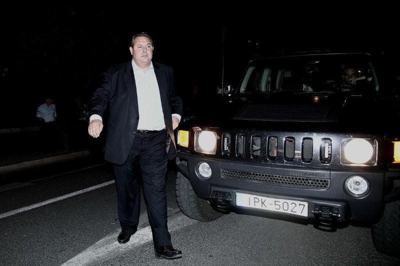 Ο Καμμένος πήγε με ένα θηριώδες τζιπ Hummer στο Μαξίμου [εικόνες] | iefimerida.gr 1