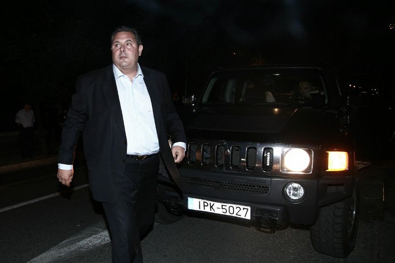 Ο Καμμένος πήγε με ένα θηριώδες τζιπ Hummer στο Μαξίμου [εικόνες] | iefimerida.gr 2