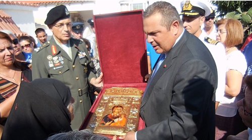 Στη Σέριφο ο Καμμένος με την αρχιλοχία του μοιραίου Χιούι [εικόνες] | iefimerida.gr 1