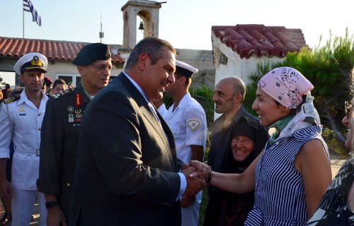 Στη Σέριφο ο Καμμένος με την αρχιλοχία του μοιραίου Χιούι [εικόνες] | iefimerida.gr 2