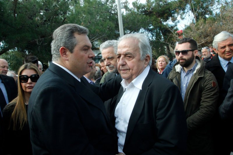 Συντετριμμένος ο Πάνος Καμμένος στην κηδεία του πατέρα του [εικόνες] | iefimerida.gr 0