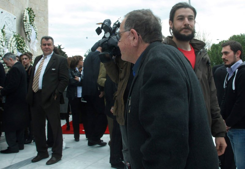 Συντετριμμένος ο Πάνος Καμμένος στην κηδεία του πατέρα του [εικόνες] | iefimerida.gr 12