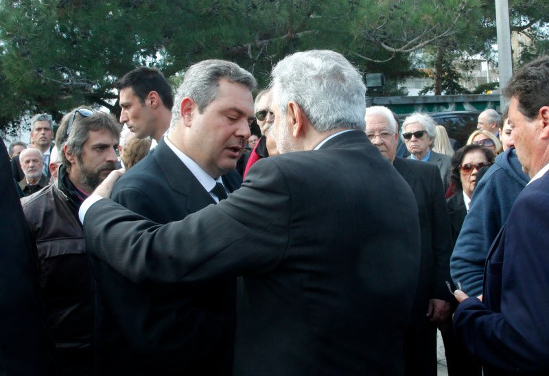 Συντετριμμένος ο Πάνος Καμμένος στην κηδεία του πατέρα του [εικόνες] | iefimerida.gr 13