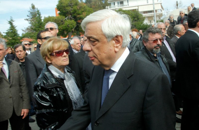 Συντετριμμένος ο Πάνος Καμμένος στην κηδεία του πατέρα του [εικόνες] | iefimerida.gr 5