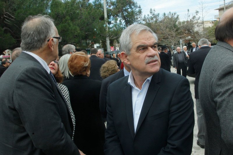 Συντετριμμένος ο Πάνος Καμμένος στην κηδεία του πατέρα του [εικόνες] | iefimerida.gr 6