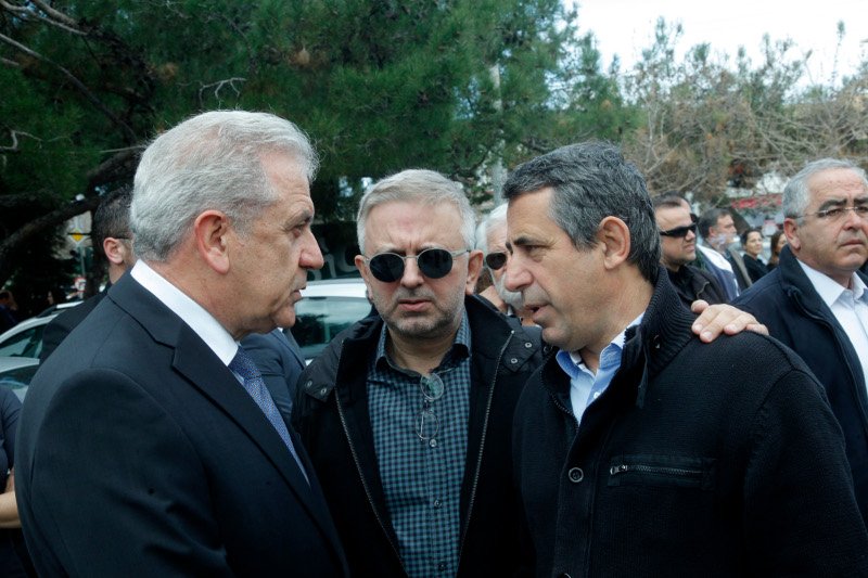 Συντετριμμένος ο Πάνος Καμμένος στην κηδεία του πατέρα του [εικόνες] | iefimerida.gr 8