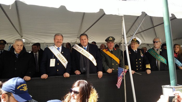 Γέμισε τσολιάδες και ελληνικές σημαίες η Νέα Υόρκη [εικόνες] | iefimerida.gr 8