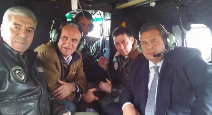 Ο Πάνος Καμμένος, εν μέσω θυελλωδών ανέμων, ρίχνει στεφάνι στον Αϊ-Στράτη για τον ήρωα πιλότο Νίκο Σιαλμά [εικόνες & βίντεο] | iefimerida.gr 1