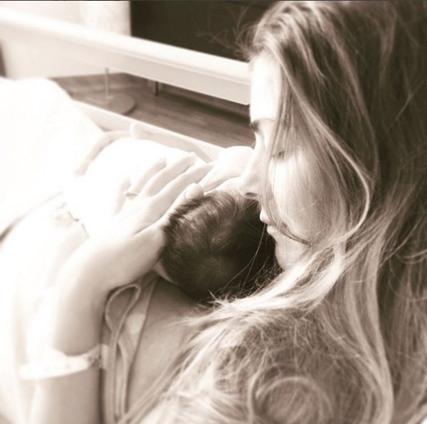 Η πρώτη φωτογραφία της Δέσποινας Καμπούρη με το μωρό της -Τι όνομα θα του δώσουν [εικόνα] | iefimerida.gr 0