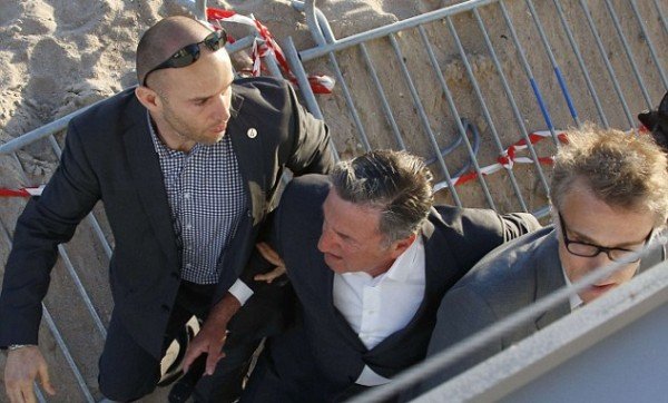 Τρόμος στις Κάννες - Αγνωστος απείλησε ηθοποιό και πυροβόλησε σε στούντιο [βίντεο & εικόνες] | iefimerida.gr 0