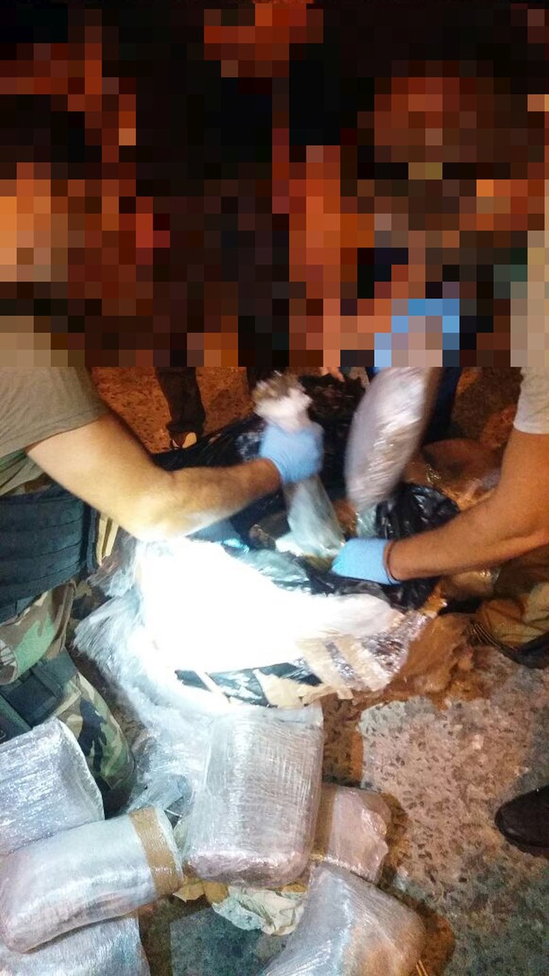 Βρέθηκε και καλάσνικοφ στο σκάφος με τα ναρκωτικά -1,8 τόνοι κάνναβης το φορτίο που μετέφερε [εικόνες] | iefimerida.gr 0