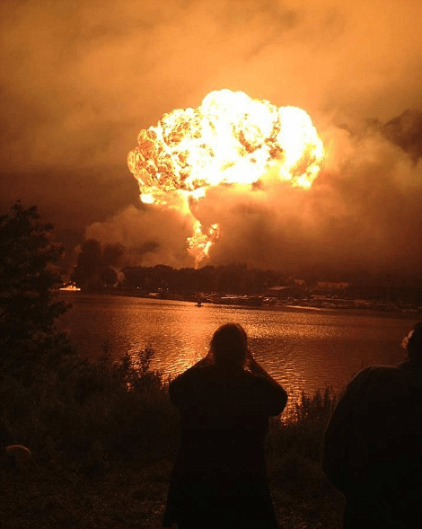 «Πύρινη κόλαση» στον Καναδά – 60 αγνοούμενοι έπειτα από εκτροχιασμό τρένου και έκρηξη βαγονιών [εικόνες&βίντεο] | iefimerida.gr 0