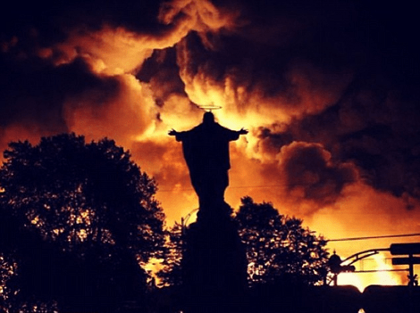 «Πύρινη κόλαση» στον Καναδά – 60 αγνοούμενοι έπειτα από εκτροχιασμό τρένου και έκρηξη βαγονιών [εικόνες&βίντεο] | iefimerida.gr 3