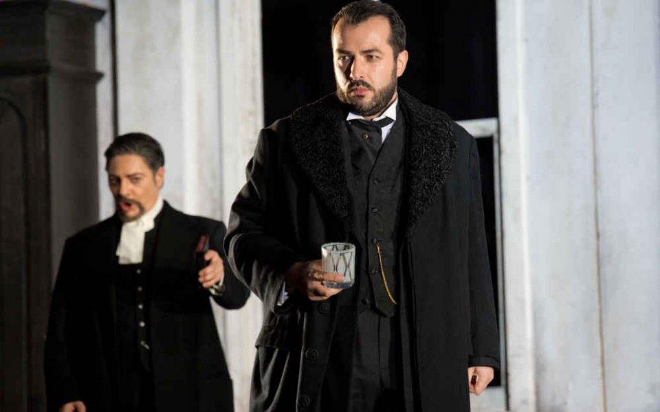 Γιώργος Κανάρης: Ο βαρύτονος από το Κερατσίνι που έχει κατακτήσει τους Γερμανούς [εικόνες & βίντεο]  | iefimerida.gr 2