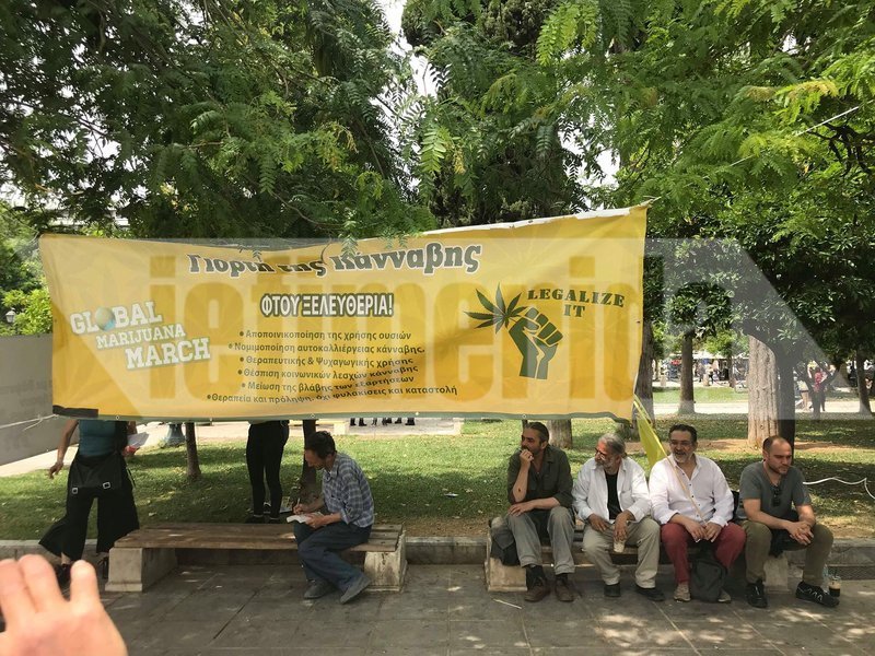 Εκδήλωση για την κάνναβη στο Σύνταγμα -Μητέρα εξηγεί πώς βοηθά το παιδί της [εικόνες & βίντεο] | iefimerida.gr 0