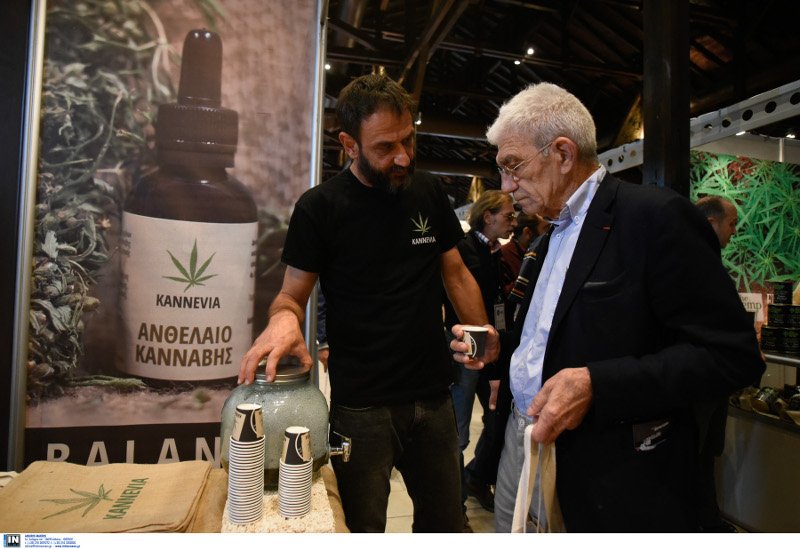 Ο Δήμαρχος Θεσσαλονίκης Γιάννης Μπουτάρης στην Εκθεση Κάνναβης- φωτογραφία intimenews
