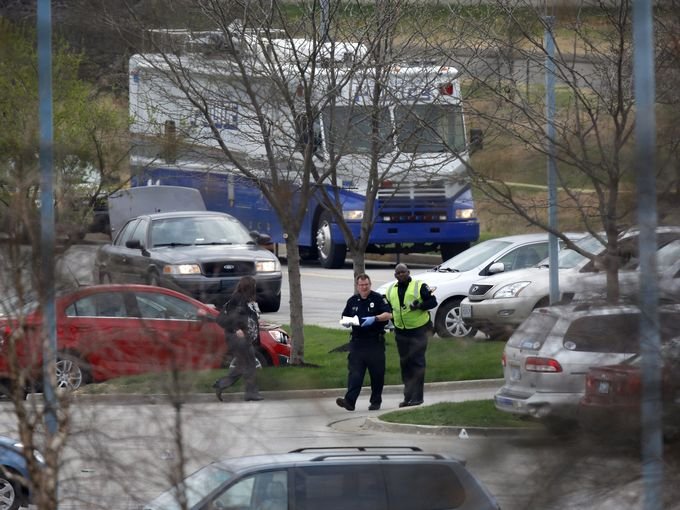 Ακροδεξιός πυροβόλησε εν ψυχρώ και σκότωσε τρία άτομα σε εβραϊκό κέντρο και σε γηροκομείο στις ΗΠΑ [εικόνες] | iefimerida.gr 0