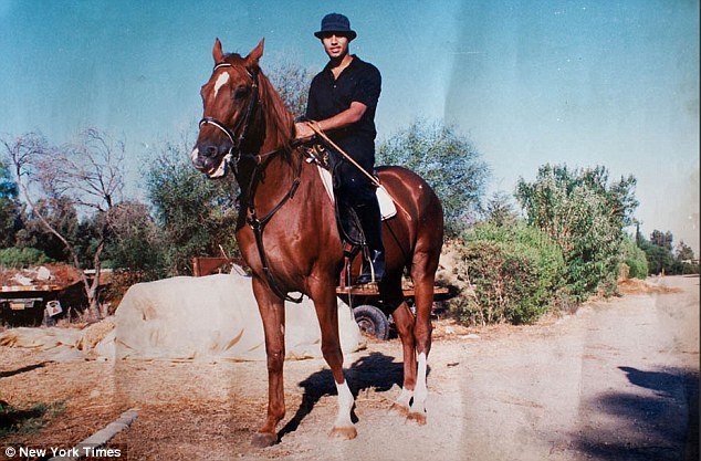 Το οικογενειακό άλμπουμ ενός δικτάτορα [photos] | iefimerida.gr 3