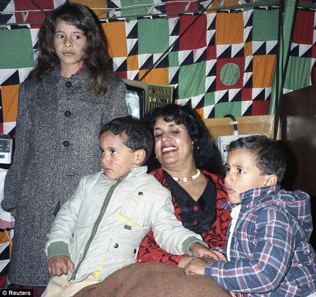 Το οικογενειακό άλμπουμ ενός δικτάτορα [photos] | iefimerida.gr 6