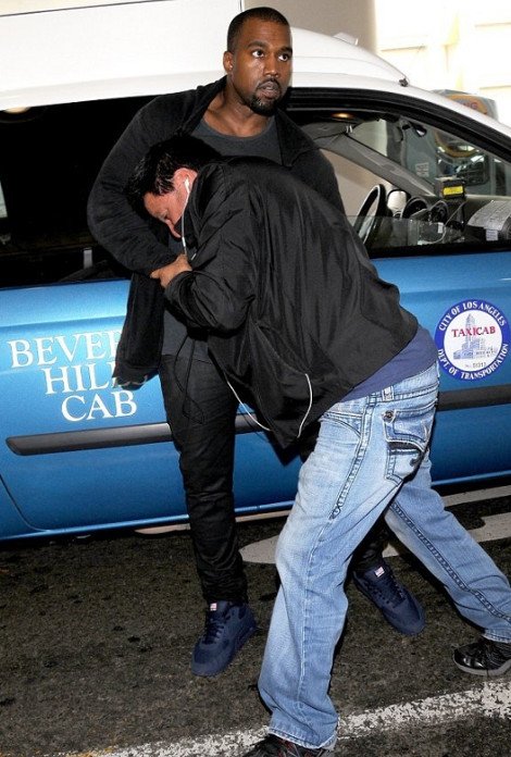 Mήνυση σε πασίγνωστο τραγουδιστή για βιαιοπραγία και απόπειρα κλοπής [εικόνες] | iefimerida.gr 1