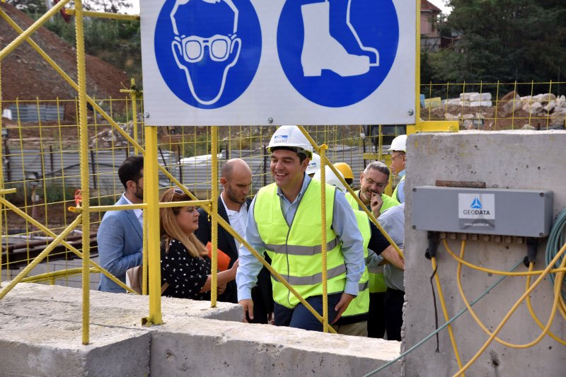 Σε σταθμό του μετρό στη Θεσσαλονίκη ο Τσίπρας: Θυμήθηκα ότι είμαι μηχανικός -Η υποδοχή με πανό [εικόνες & βίντεο] | iefimerida.gr 3