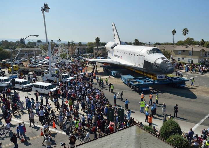 Kάνουν πλάκα στον Καπερνάρο: Αυτό είναι το διαστημικό λεωφορείο στην Καλαμάτα [εικόνα] | iefimerida.gr 0