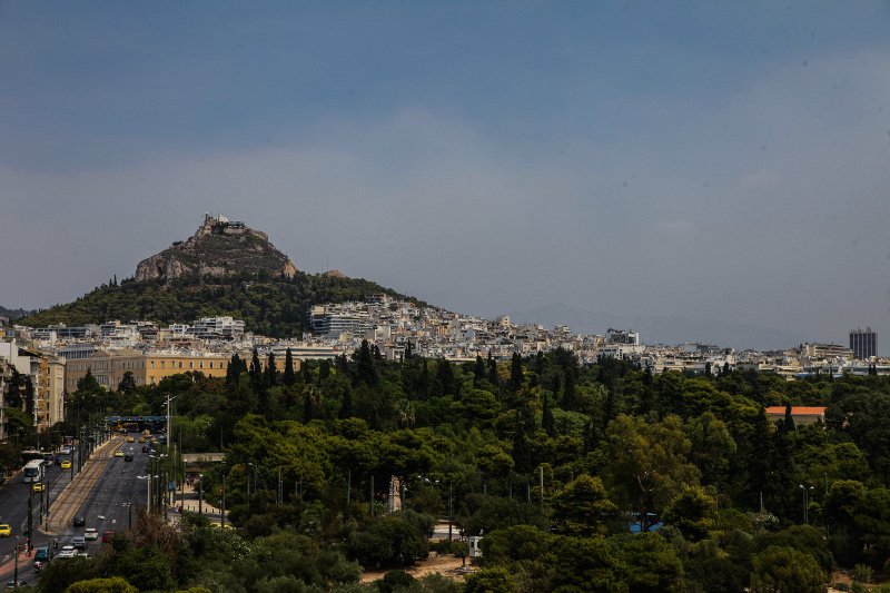 Οι καπνοί που πνίγουν την Αττική από τη φωτιά, όπως φαίνονται από το κέντρο της Αθήνας [εικόνες] | iefimerida.gr 3