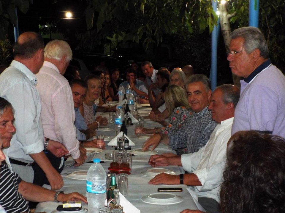 Συνεχίζει τις διακοπές στη Λευκάδα ο Καραμανλής -Βόλτες, ταβέρνες και selfies [εικόνες] | iefimerida.gr 11