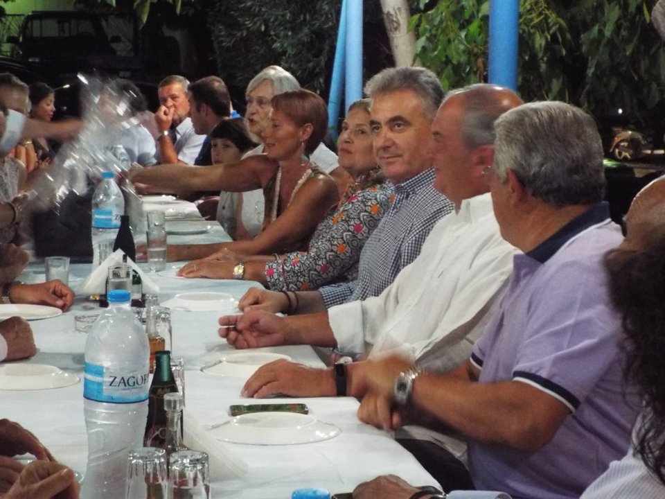 Συνεχίζει τις διακοπές στη Λευκάδα ο Καραμανλής -Βόλτες, ταβέρνες και selfies [εικόνες] | iefimerida.gr 12